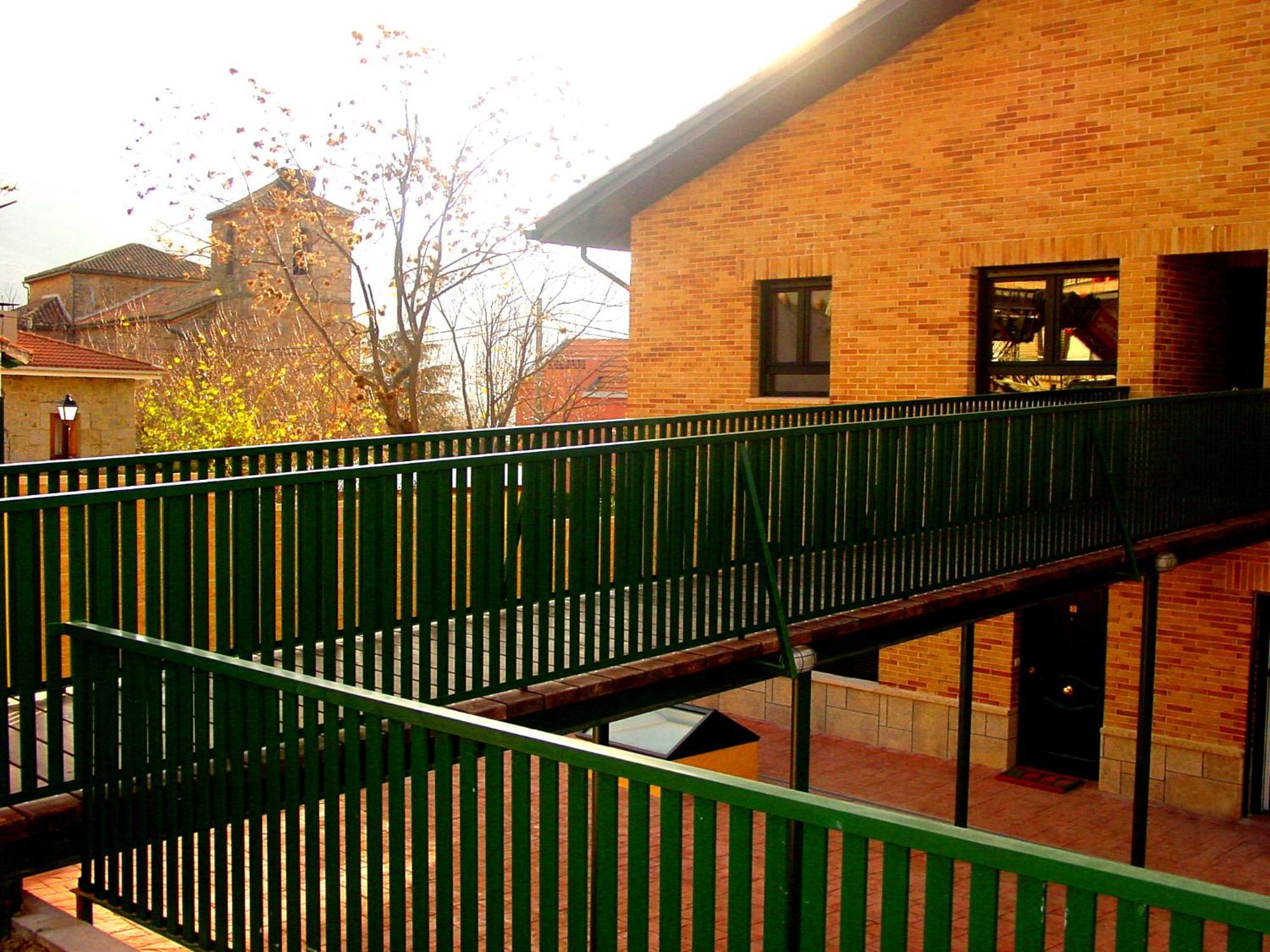 Collado Mediano Apartahotel Rural Collarubio Luxury מראה חיצוני תמונה